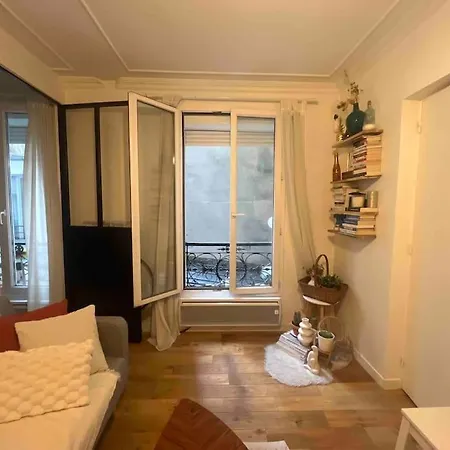 2 Pieces Cozy In The Heart Of Paris